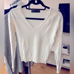 Zara - Basic White light weight knit v-neck Sweater size S.